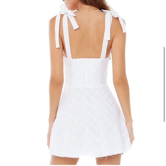 Are You Am I - Laeta Dress - White eyelet dress - Picture 4 of 5